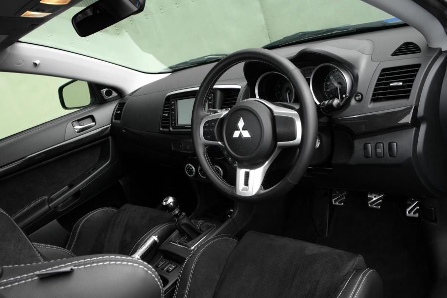  Mitsubishi Lancer Evolution X FQ-400 2009 года  (фото 9 из 64)